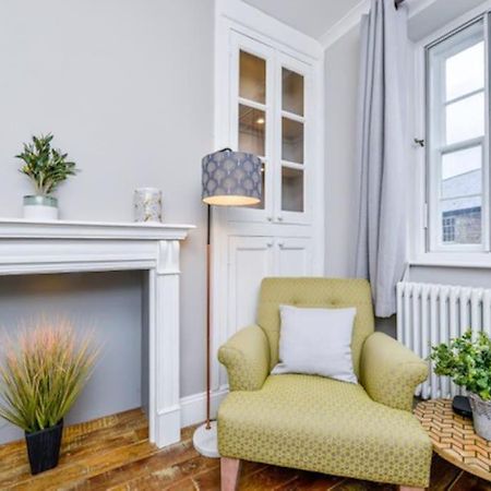 Victorian Townhouse - Stamford Centre - 2 Big Bedrooms, Living Room Kitchen Etc Tastefully Decorated Exterior photo