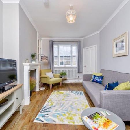 Victorian Townhouse - Stamford Centre - 2 Big Bedrooms, Living Room Kitchen Etc Tastefully Decorated Exterior photo