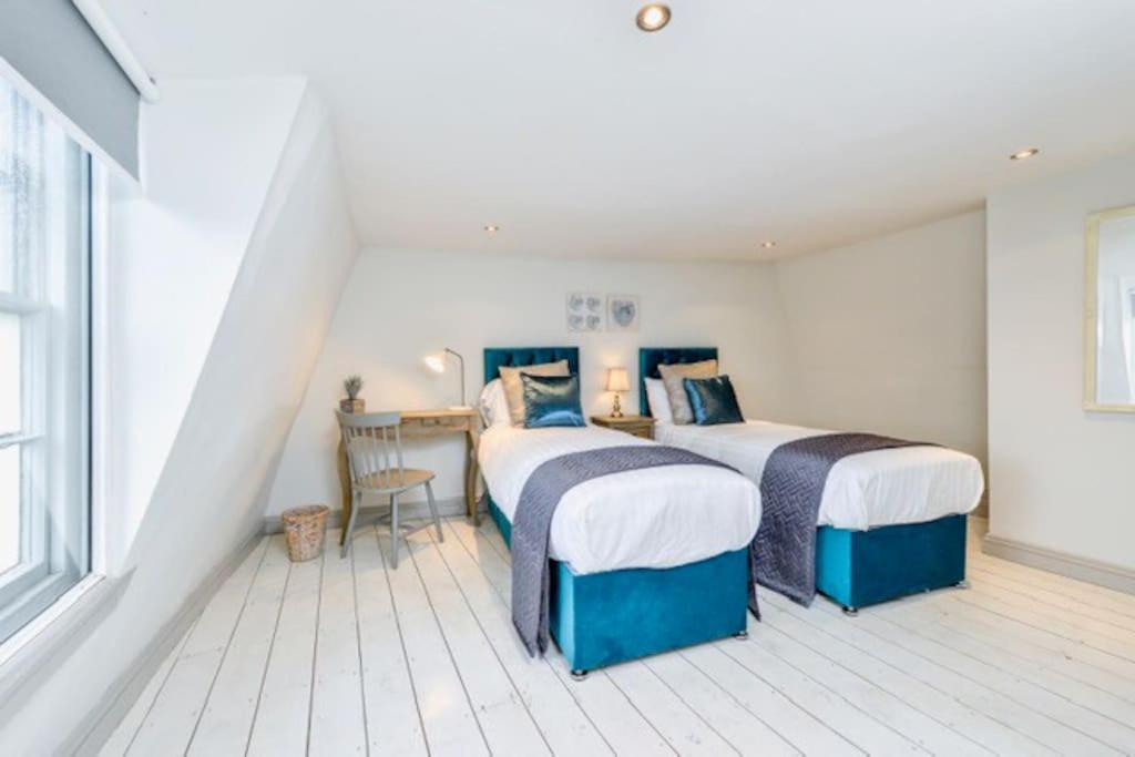 Victorian Townhouse - Stamford Centre - 2 Big Bedrooms, Living Room Kitchen Etc Tastefully Decorated Exterior photo