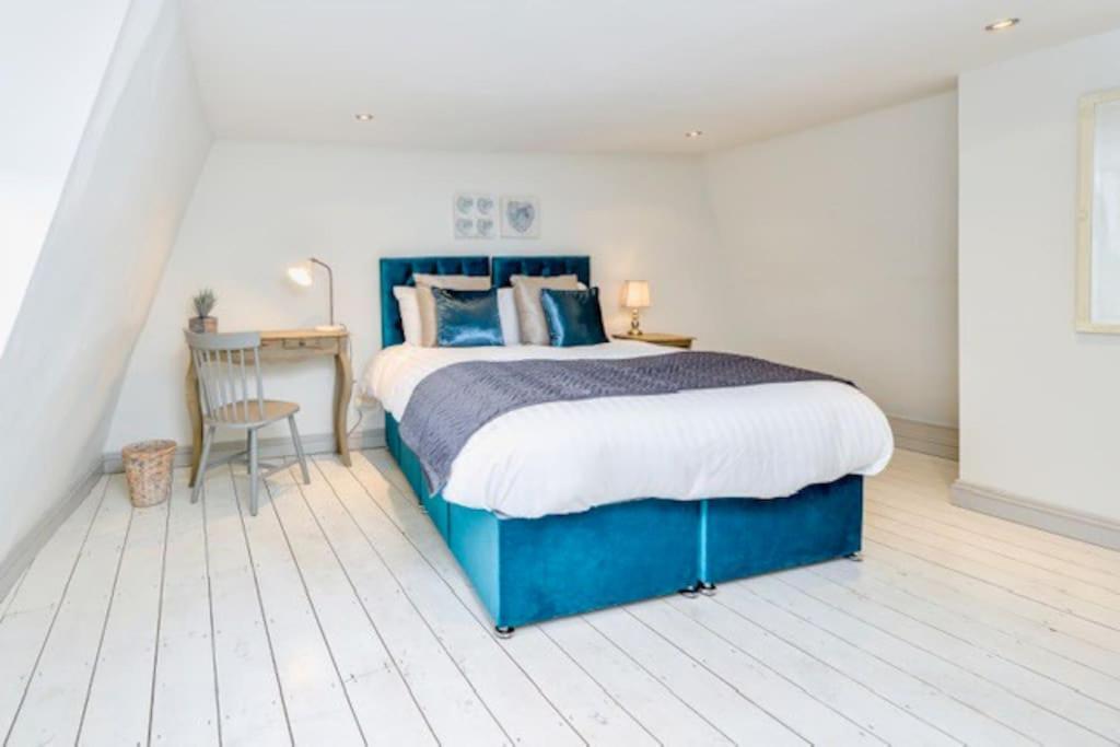 Victorian Townhouse - Stamford Centre - 2 Big Bedrooms, Living Room Kitchen Etc Tastefully Decorated Exterior photo